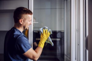 mantenimiento de las ventanas, puertas y ventanas, limpieza de los cristales, perfiles de aluminio,